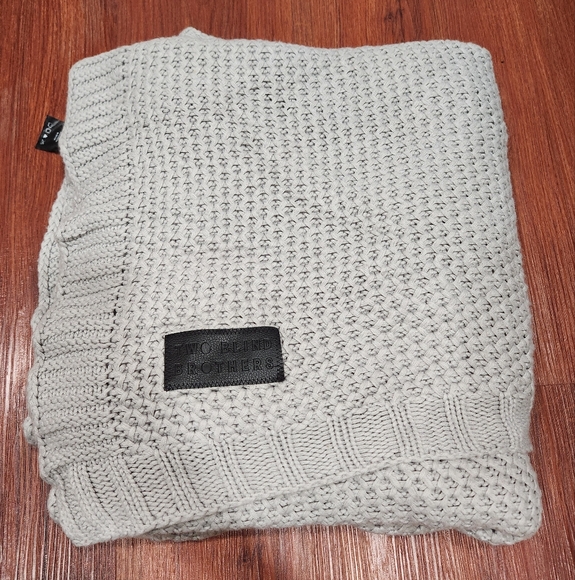 Two Blind Brothers Crochet Blanket - Picture 1 of 7